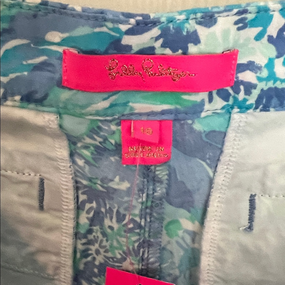 Lilly Pulitzer Scalloped Patterned Women's Shorts - Picture 2 of 6